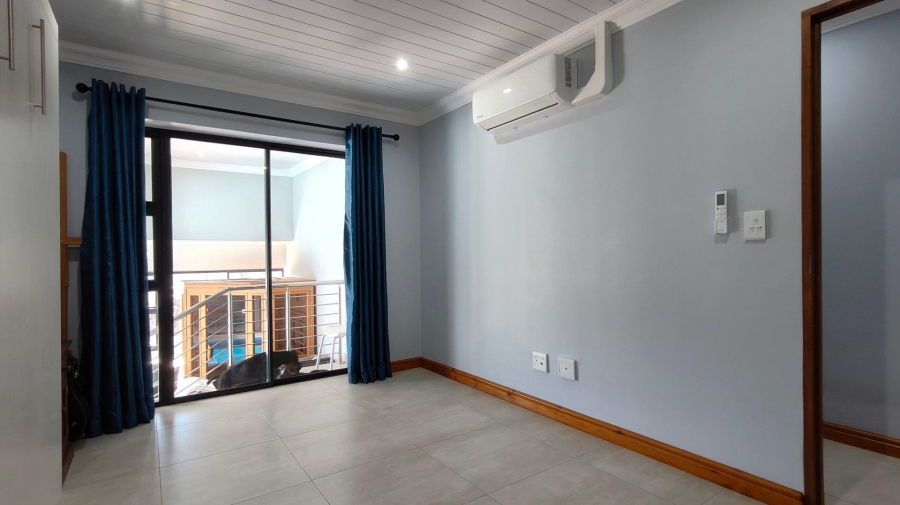 4 Bedroom Property for Sale in Outeniquasbosch Western Cape